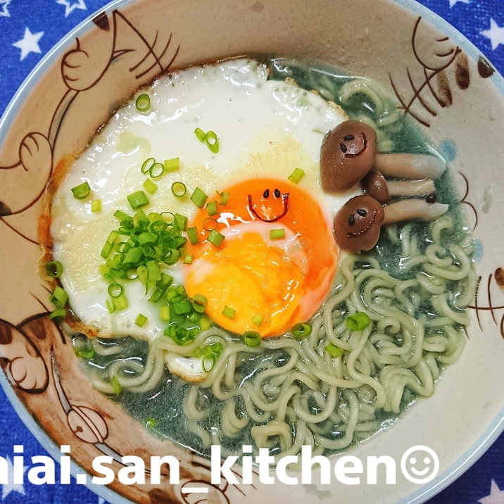 【青い料理】麺類の青い中華スープ バタフライピー